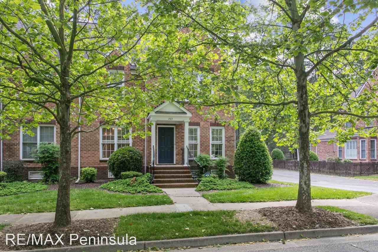 263 Herman Melville Ave - Photo 3 of 43