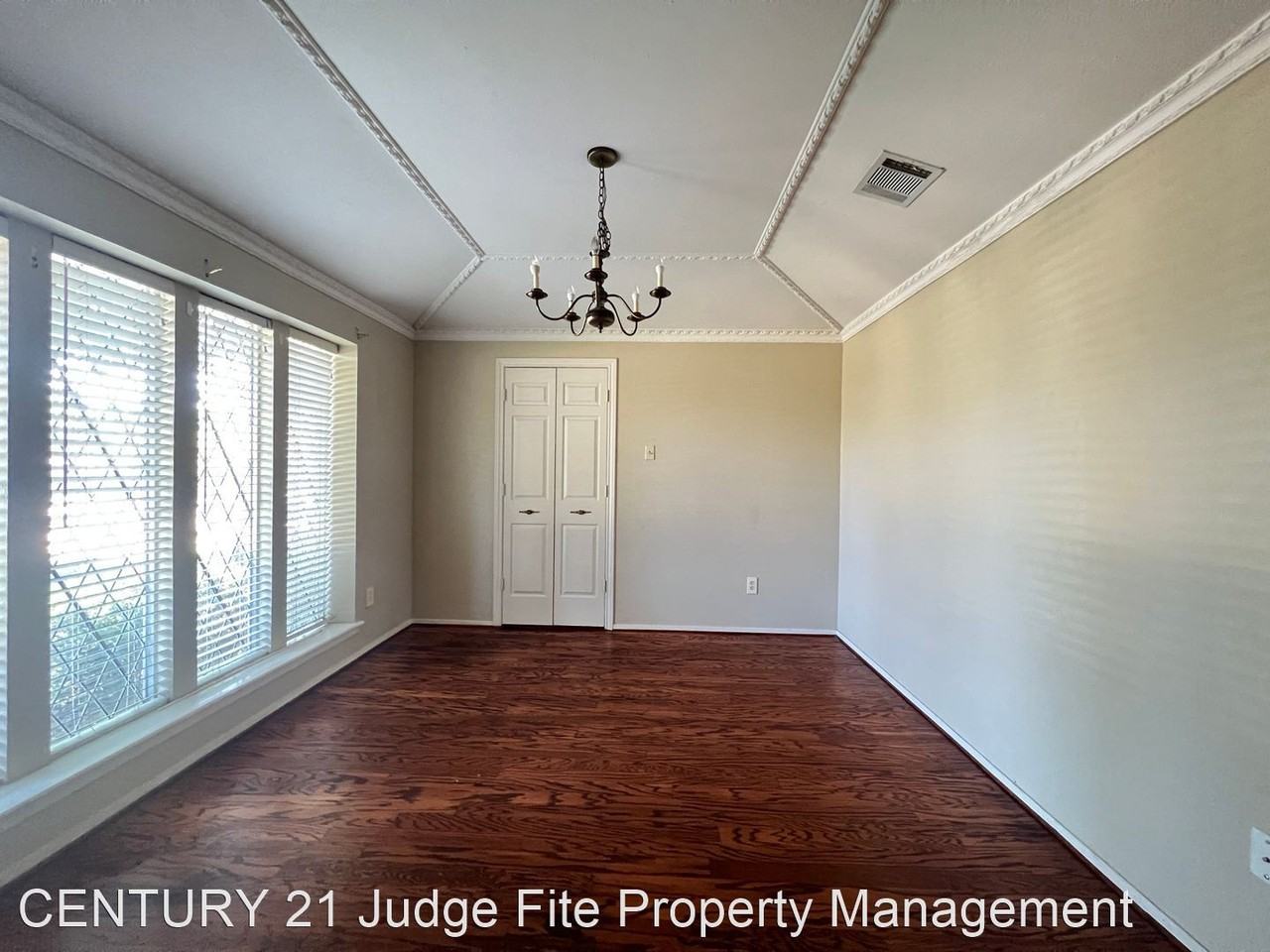 2303 Silver Holly Ln - Photo 3 of 11