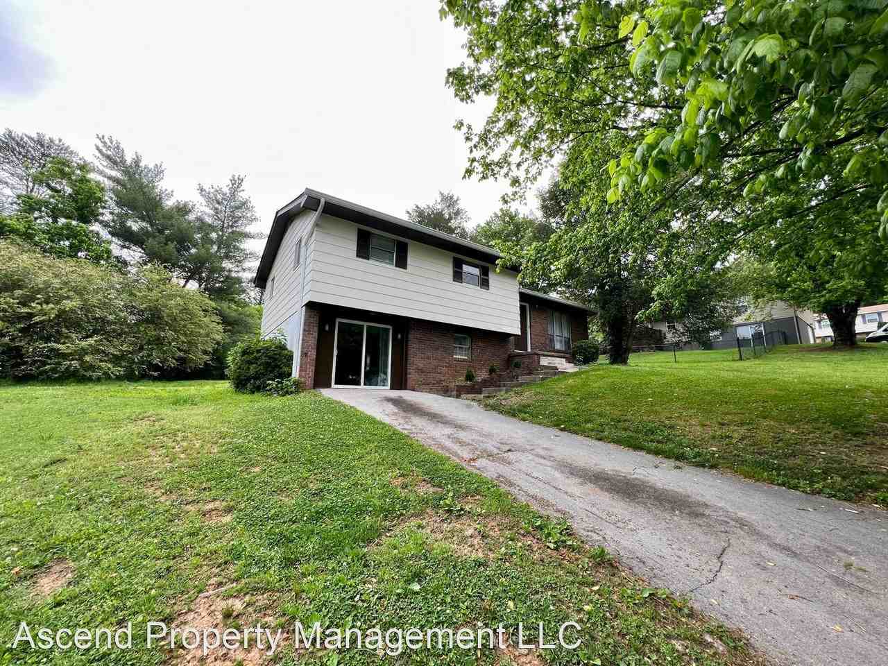 903 Valerie Ln - Photo 2 of 29