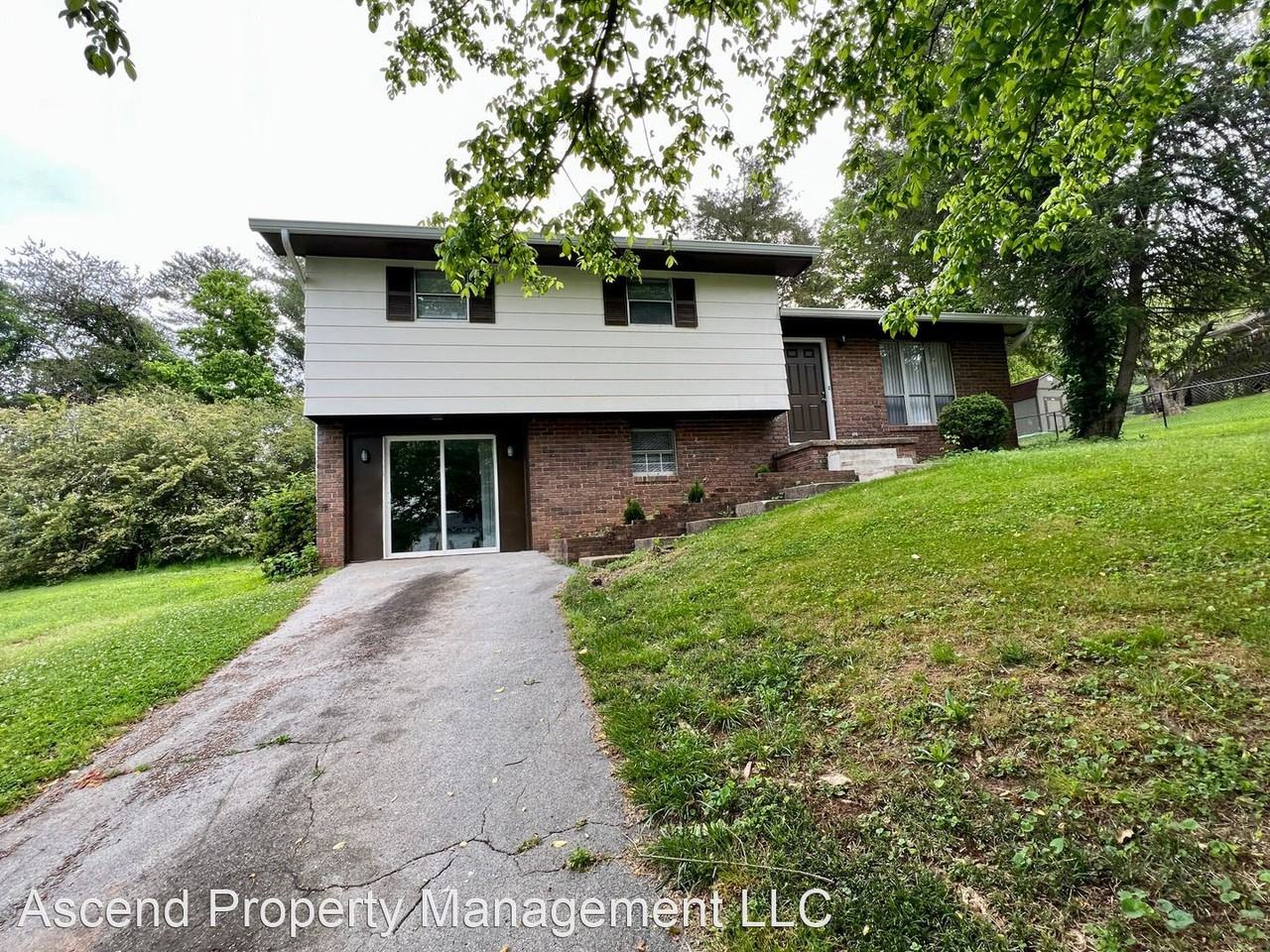 903 Valerie Ln - Photo 3 of 29