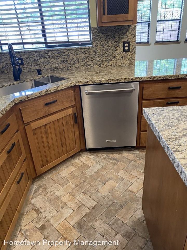 136 Clearwater Ln - Photo 2 of 15