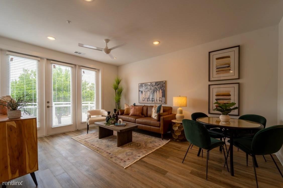 105 S Bishop Ave - Photo 3 of 11