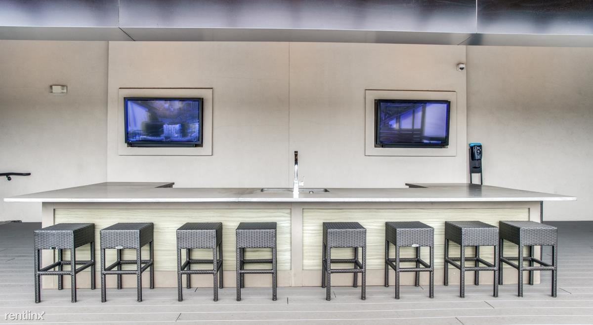 4670 Amesbury Dr - Photo 2 of 21