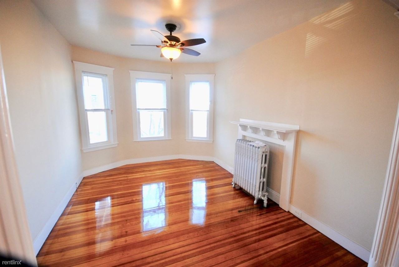 139 E Cottage St - Photo 2 of 9