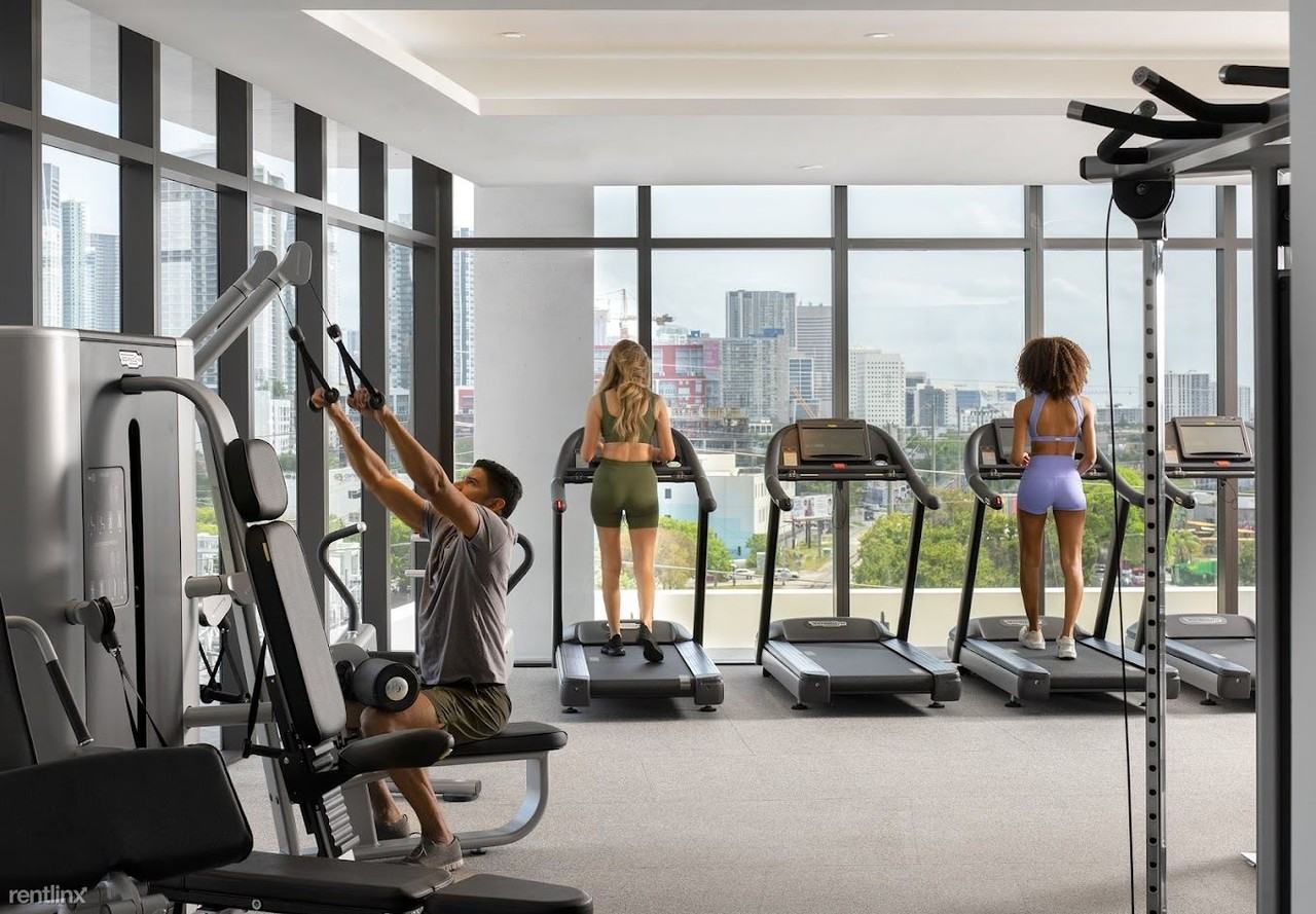 21 NE 22nd St - Photo 3 of 11