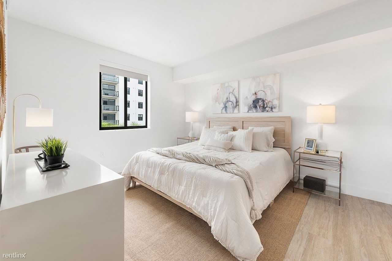 2200 Sole Mia Square Ln - Photo 3 of 11