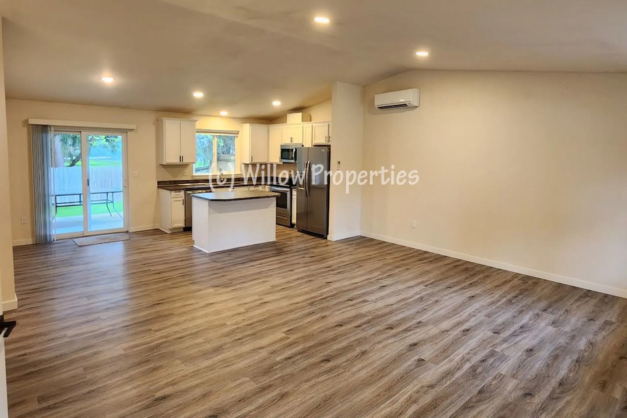 13102 Prairie Cir E - Photo 2 of 10