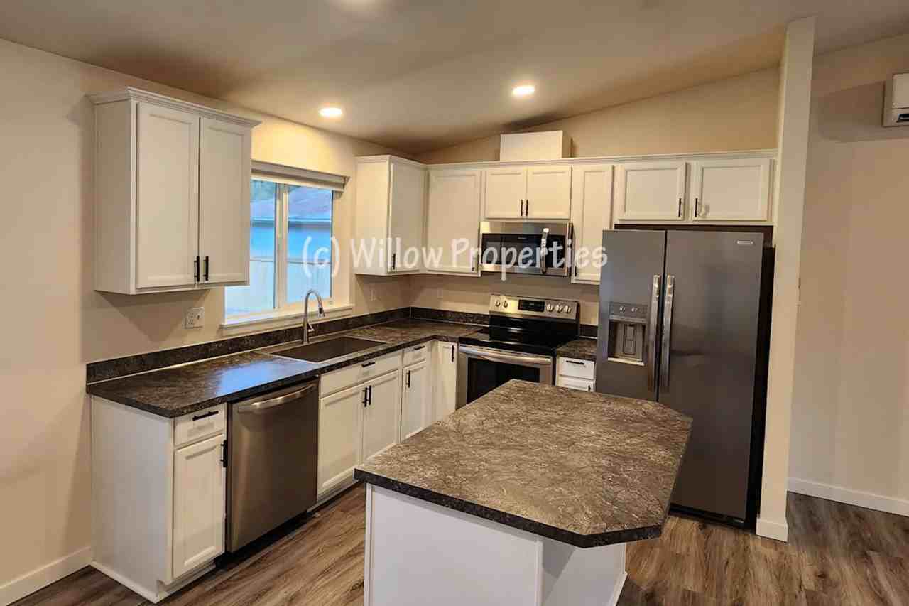 13102 Prairie Cir E - Photo 3 of 10