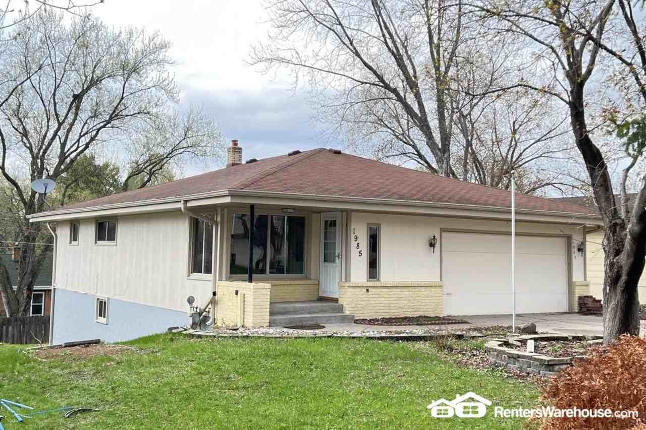 1985 Hilding St - Photo 3 of 14