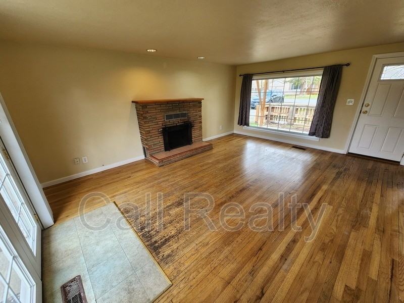 1021 N Herald Rd - Photo 3 of 16