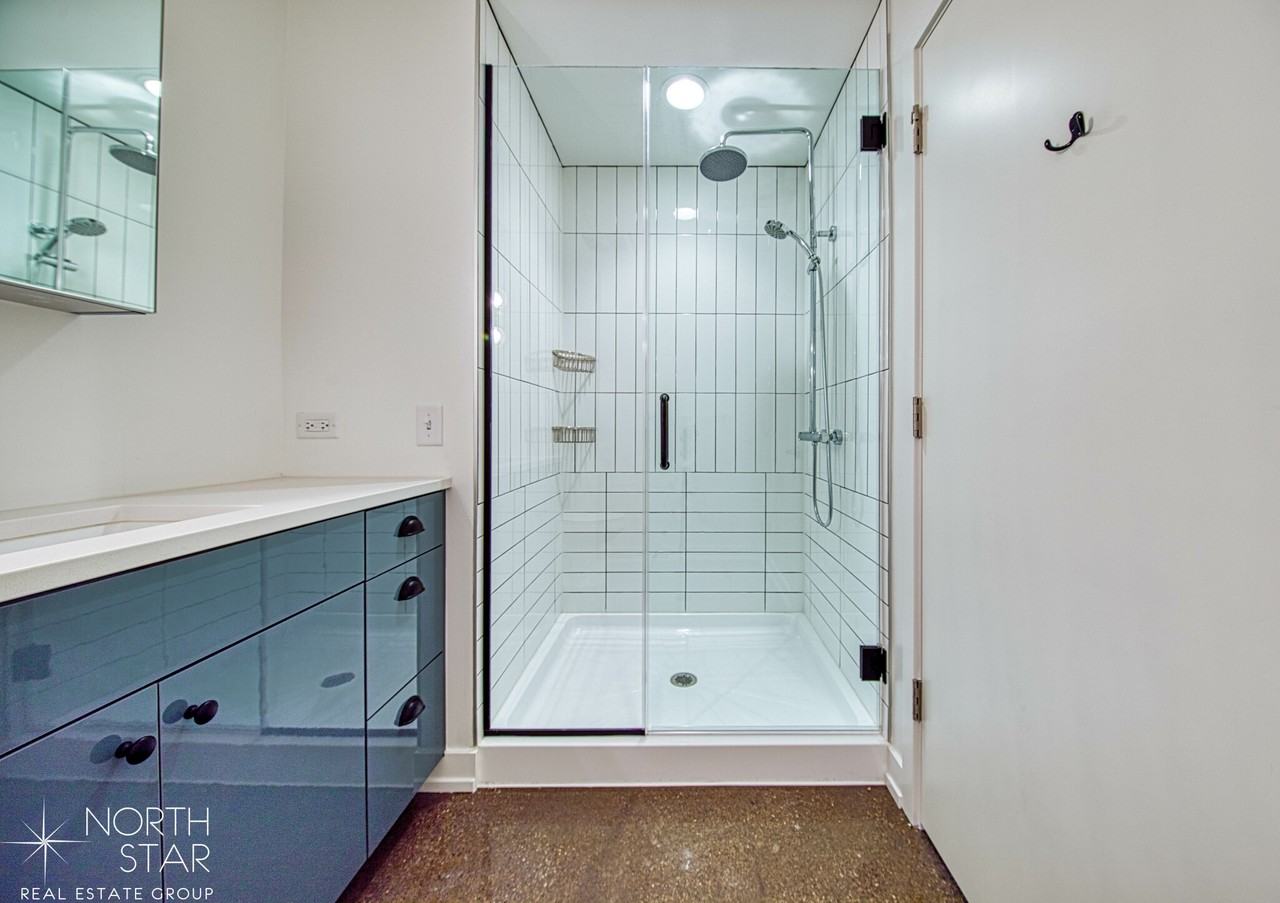 N Broadway #603 - Photo 4 of 50