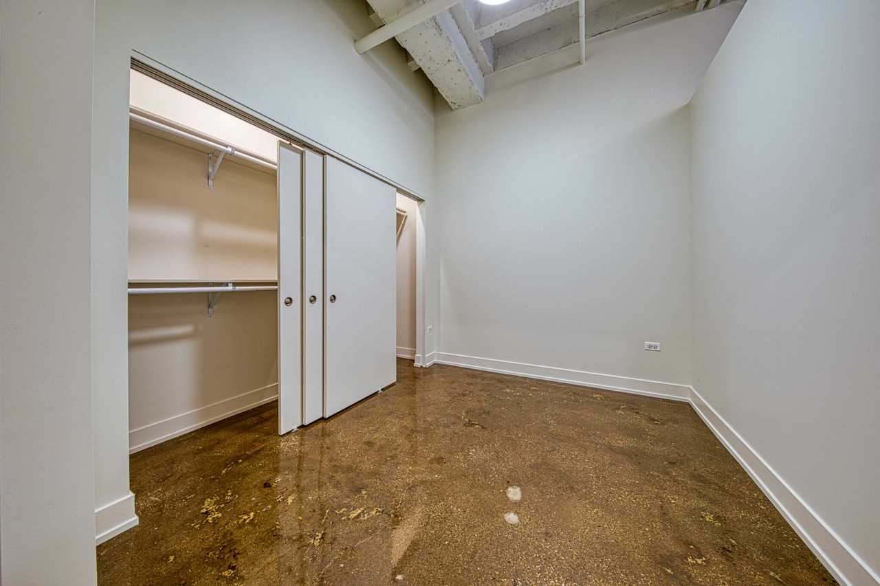 E Adams St #1116 - Photo 3 of 37