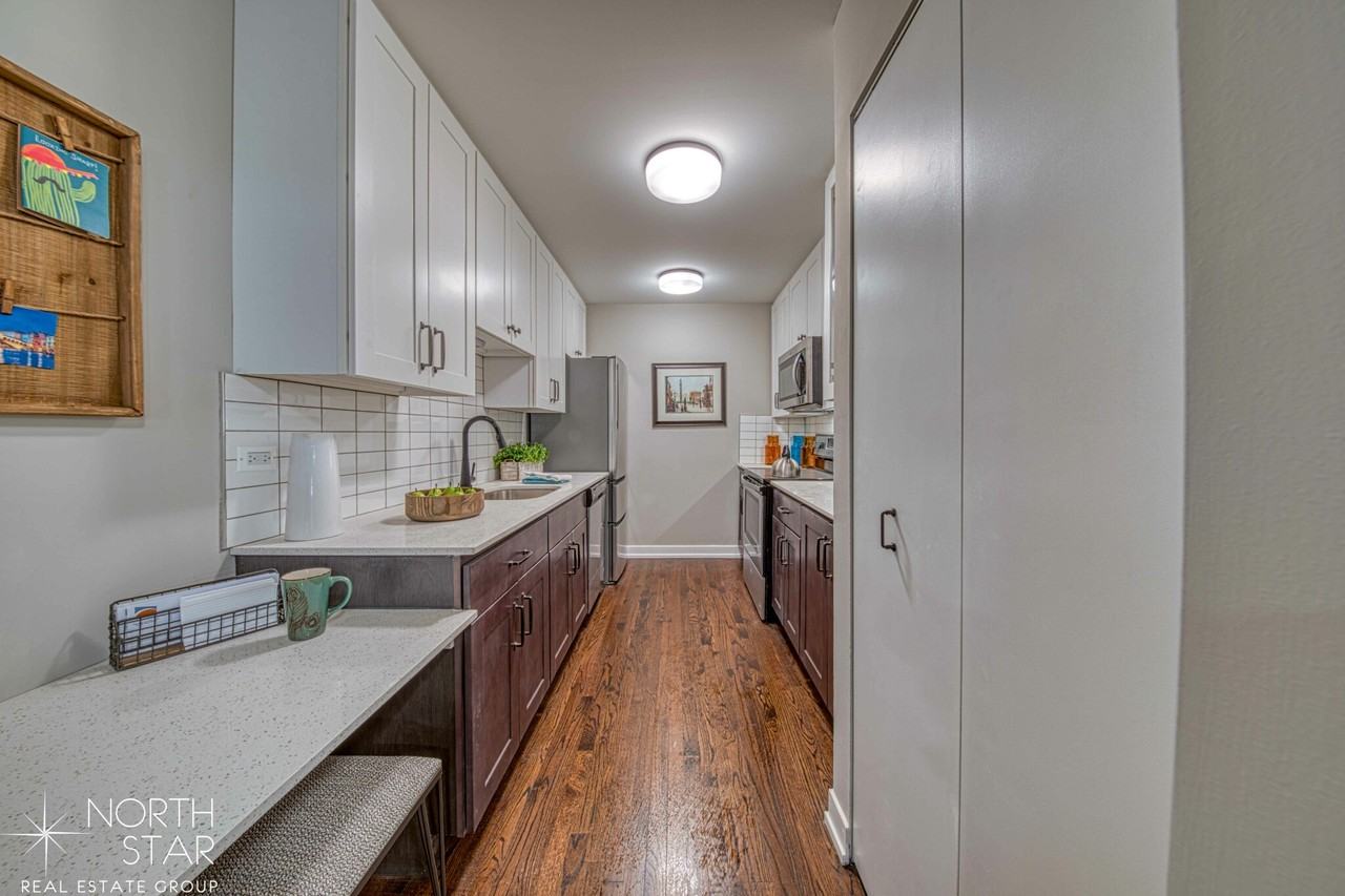 North Sheridan Rd. & Bryn Mwr #406 - Photo 2 of 17