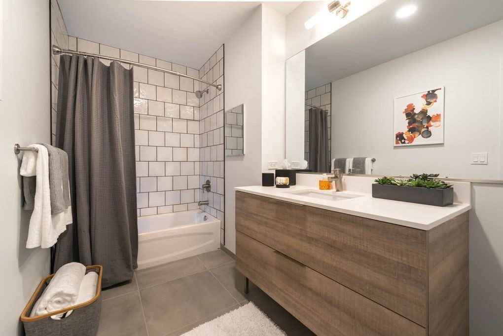 North Clark St. & Chicago #712 - Photo 3 of 33