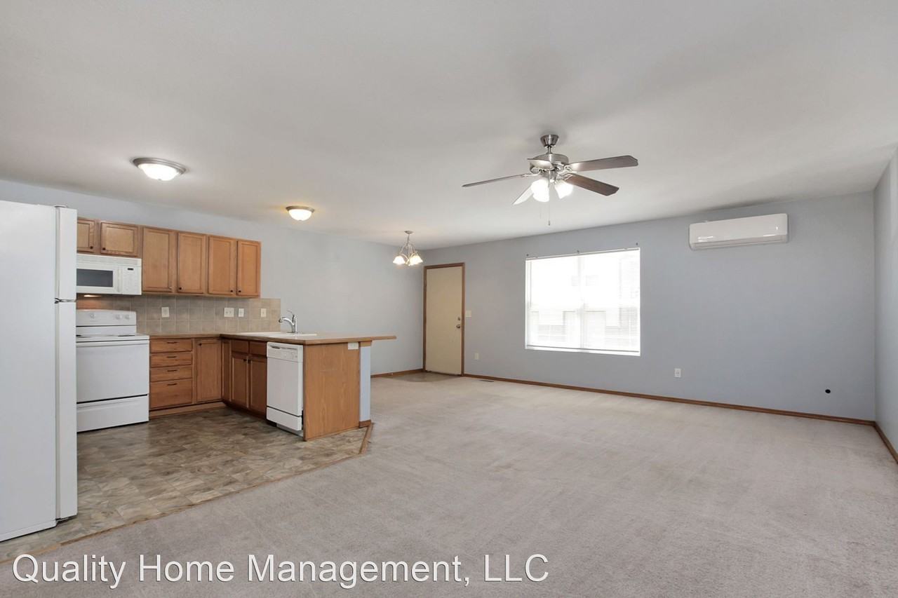 1126 Country Club Ln - Photo 2 of 25