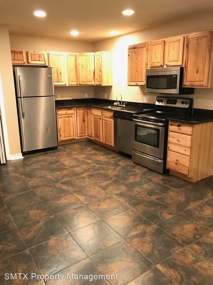 525 W Hutchison - Photo 2 of 14