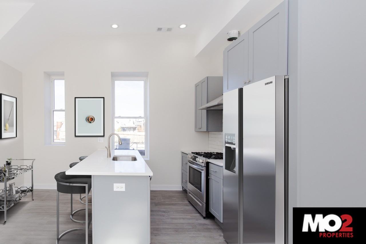 725 N Hoyne Ave #2F - Photo 2 of 8