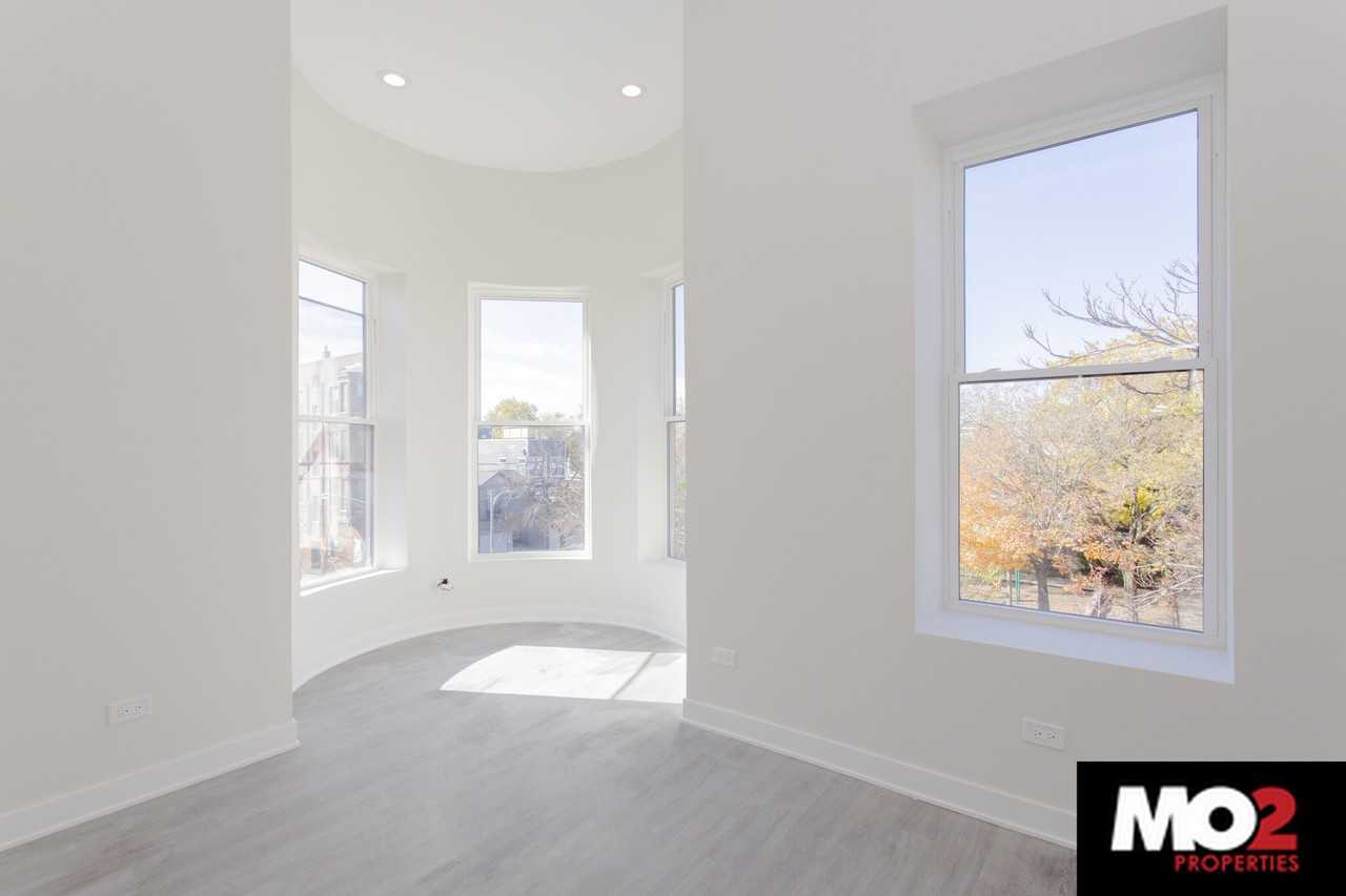 725 N Hoyne Ave #2F - Photo 6 of 8