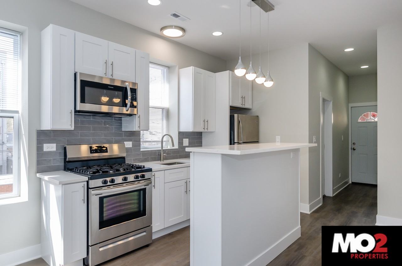 818 N Oakley Blvd #3R - Photo 3 of 14