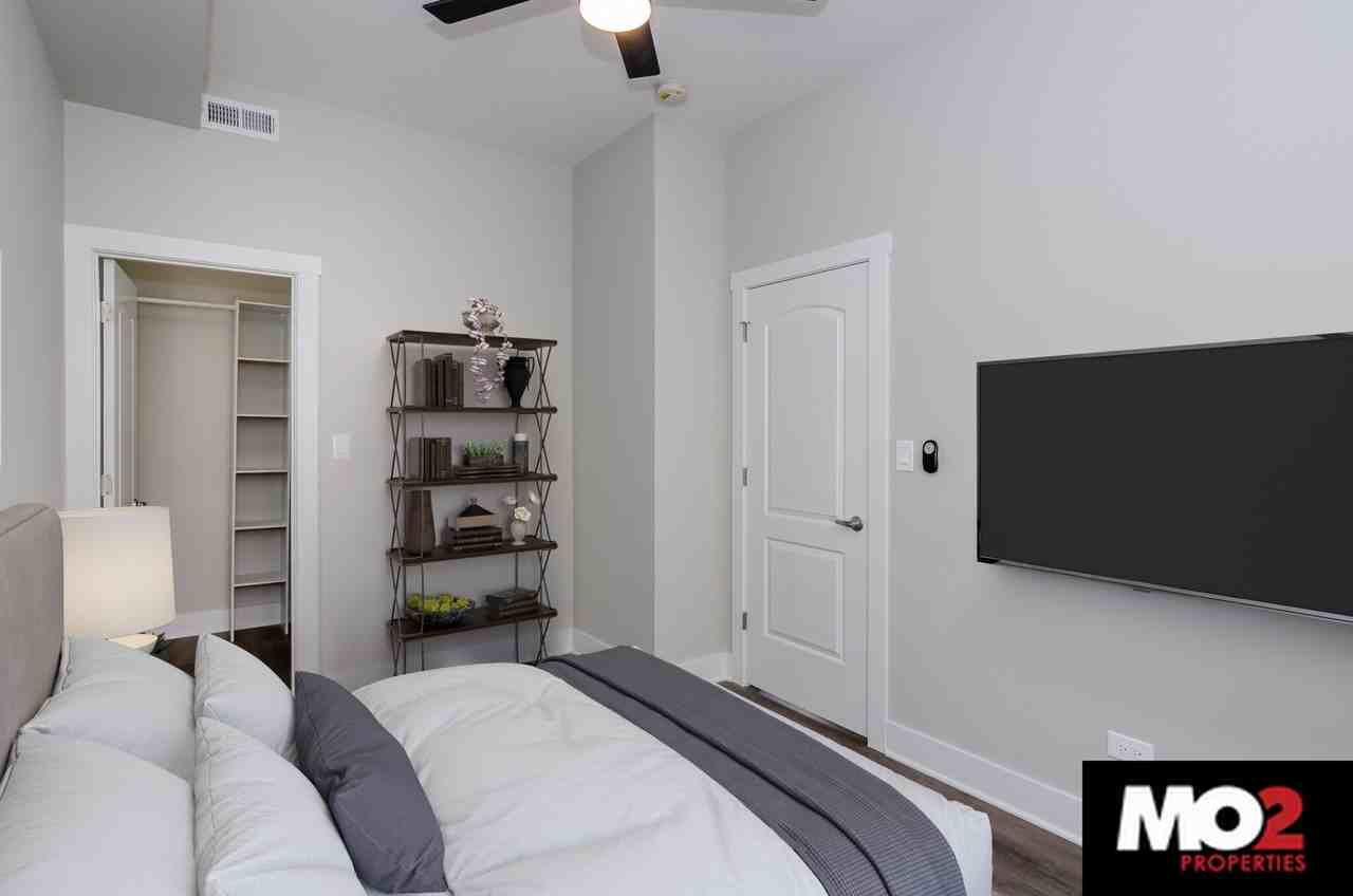 818 N Oakley Blvd #3R - Photo 4 of 14