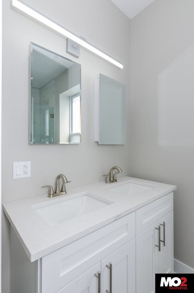818 N Oakley Blvd #3R - Photo 6 of 14