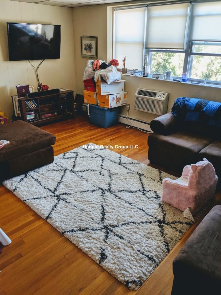 Washington St #8 - Photo 2 of 6