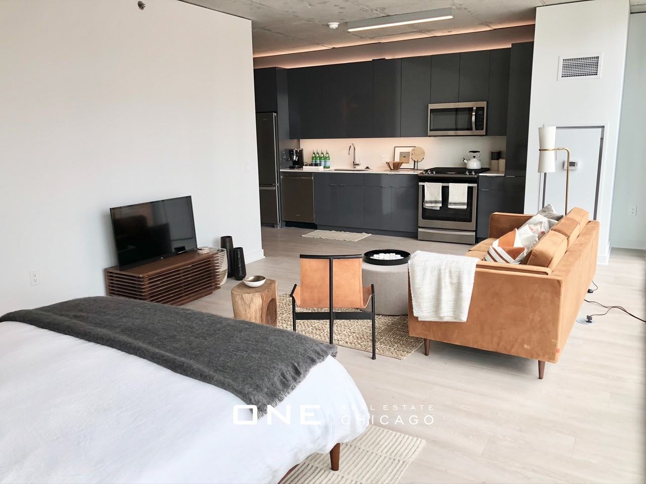 W Illinois St #2 - Photo 5 of 18