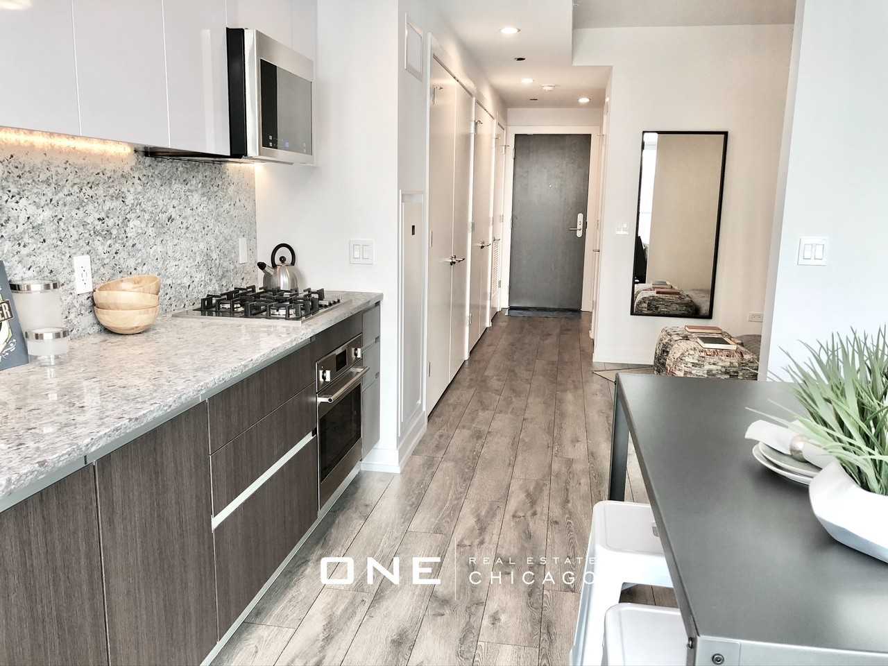 N Wells St - Photo 2 of 9