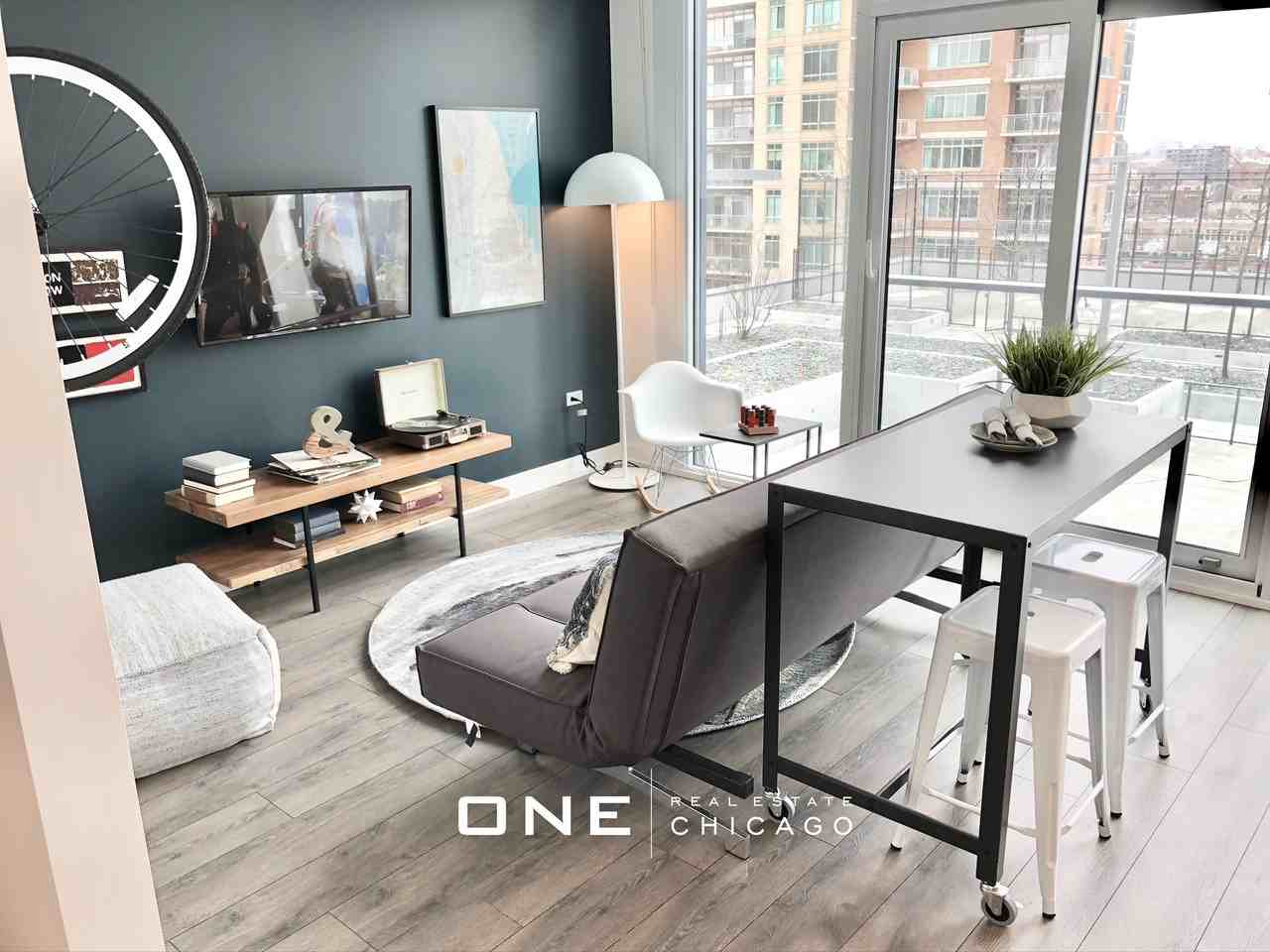 N Wells St - Photo 3 of 9