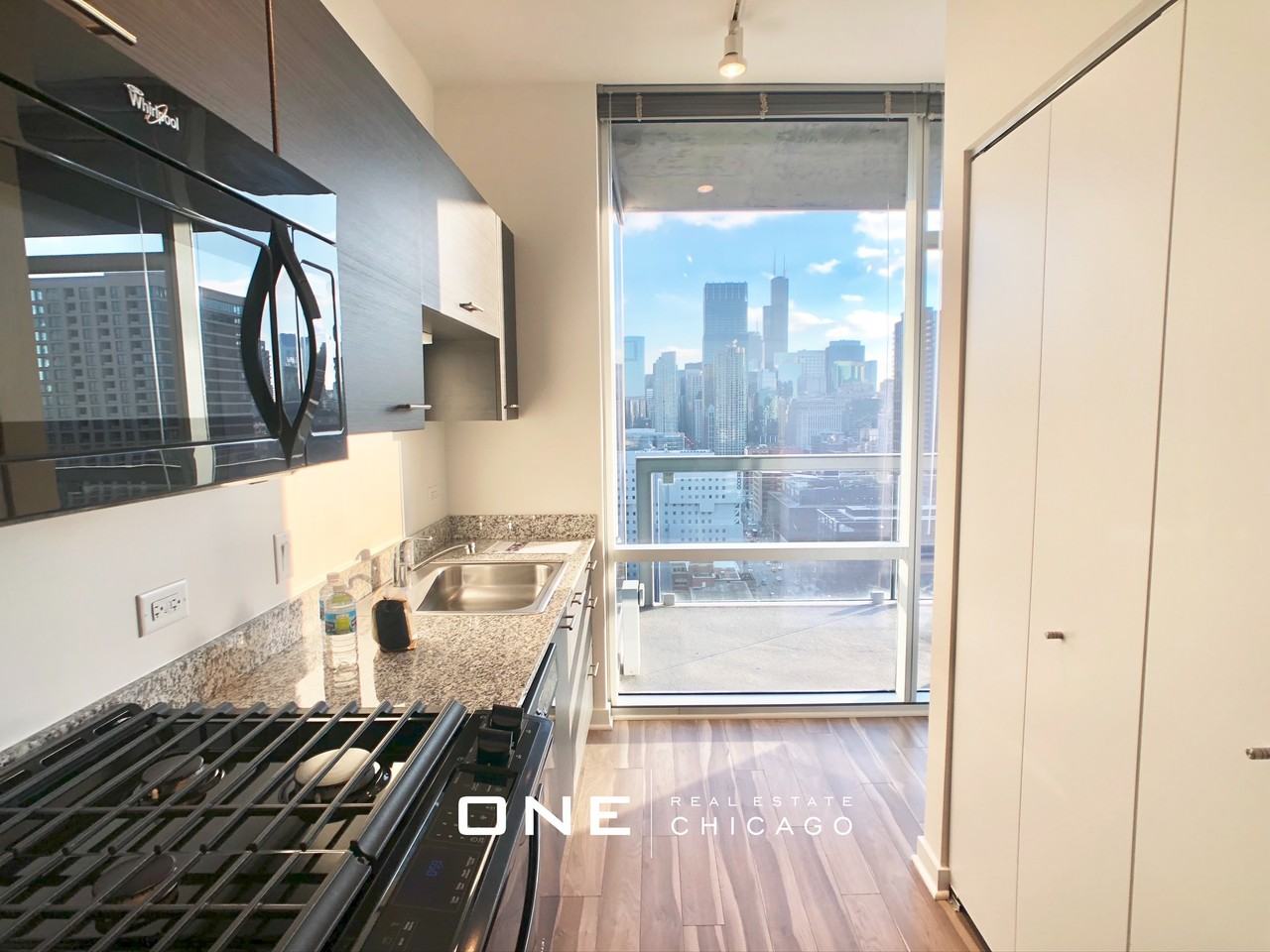 N La Salle Dr #23 - Photo 2 of 15