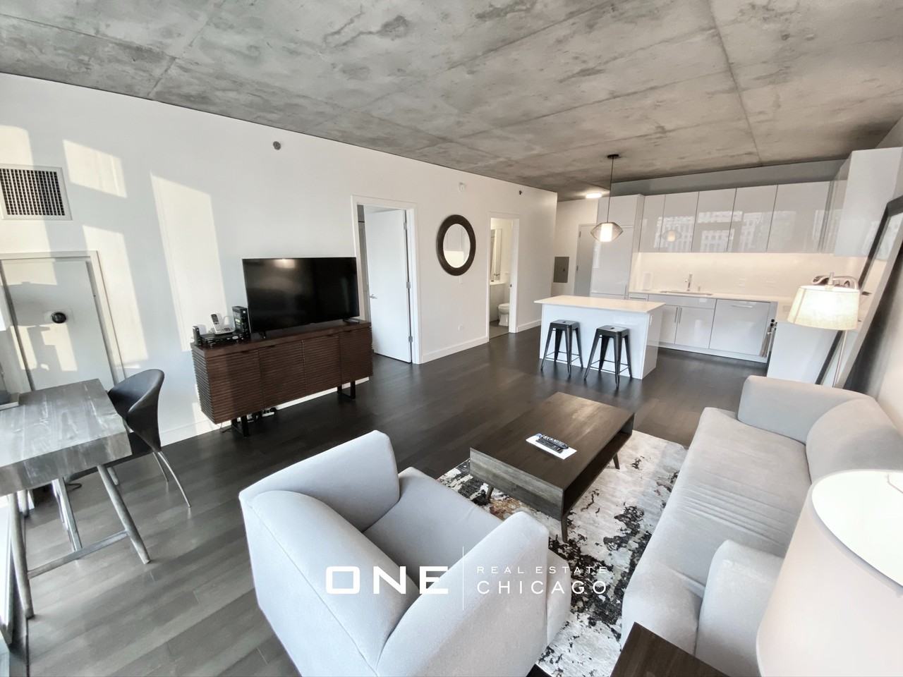 W Illinois & Wells #2 - Photo 3 of 27