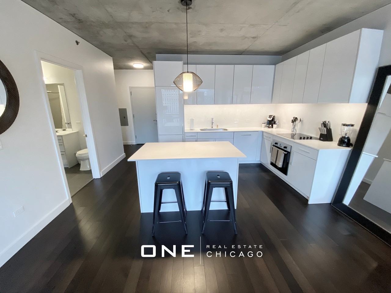 W Illinois & Wells #2 - Photo 5 of 27