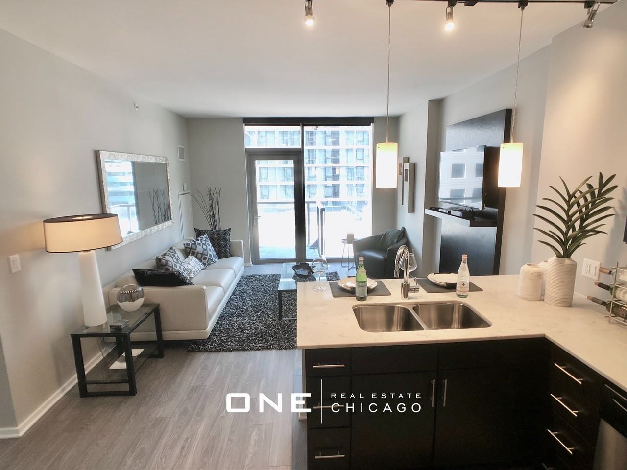 N Desplaines St #2 - Photo 2 of 23