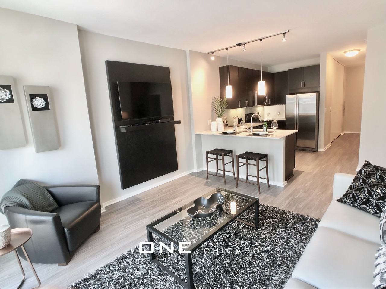 N Desplaines St #2 - Photo 5 of 23