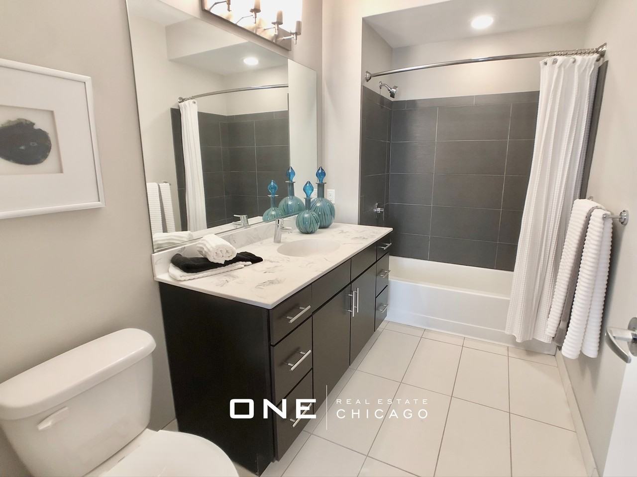 N Desplaines St #2 - Photo 6 of 23