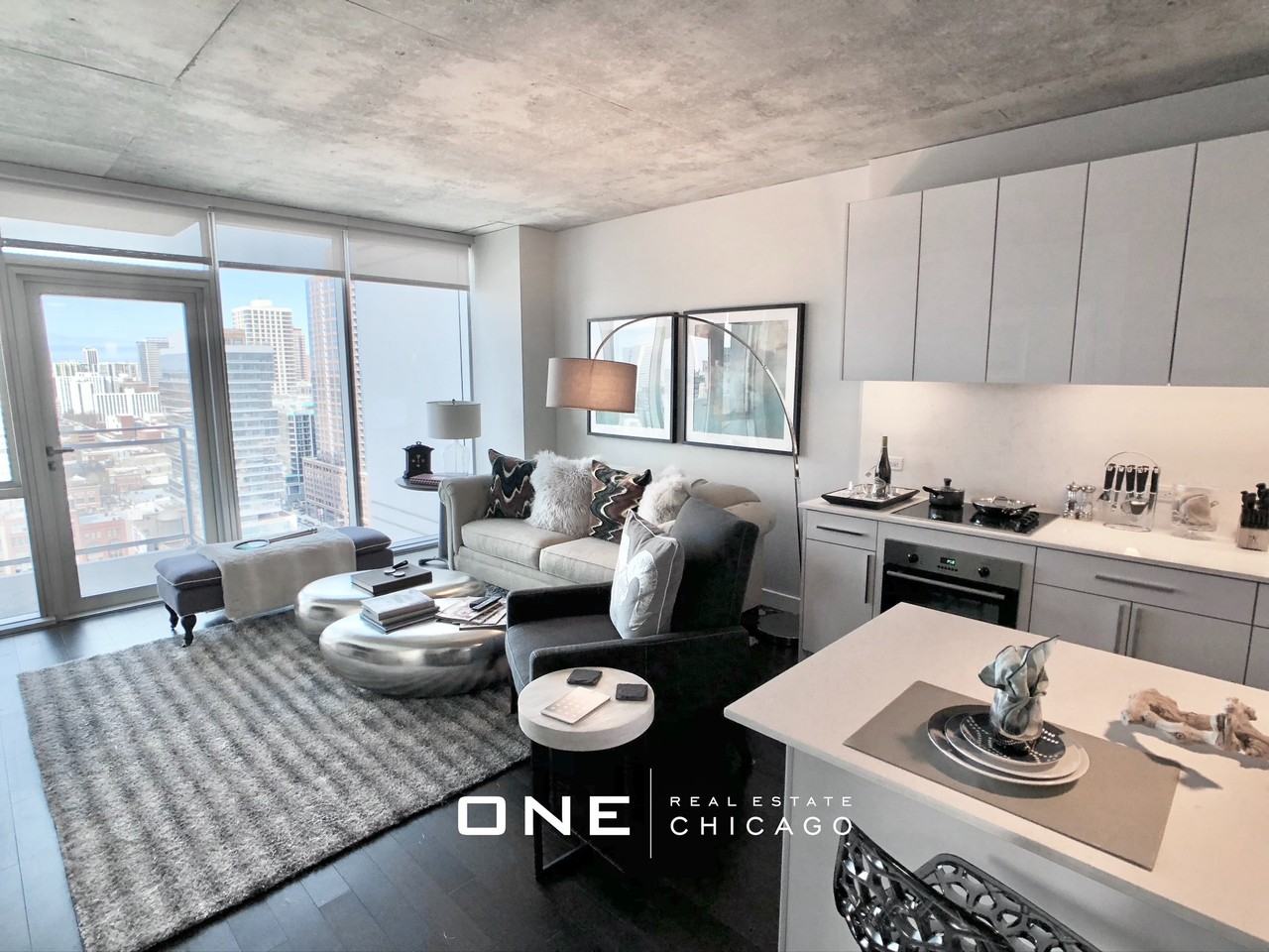 W Illinois & Wells #5 - Photo 3 of 22