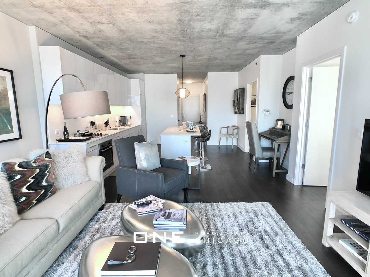 W Illinois & Wells #5 - Photo 5 of 22