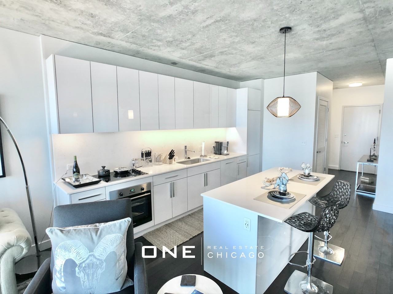 W Illinois & Wells #5 - Photo 6 of 22