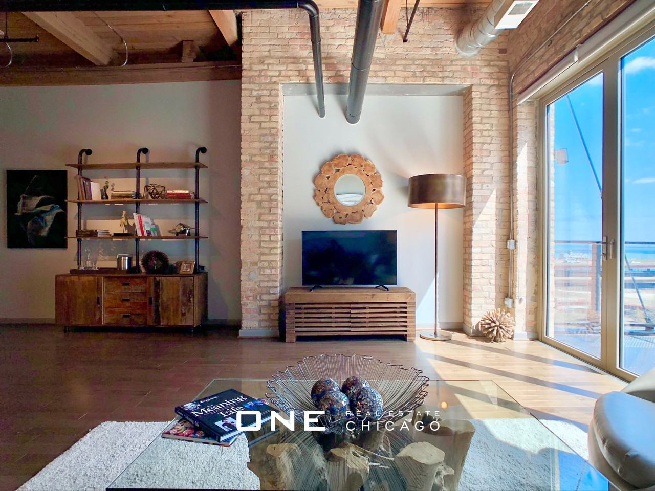 E Illinois St #4 - Photo 5 of 35