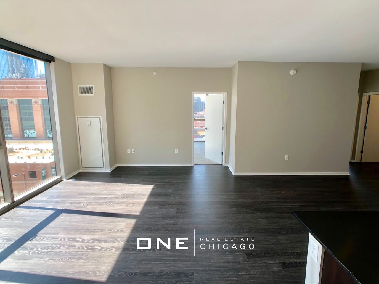 N Desplaines St #3 - Photo 6 of 25