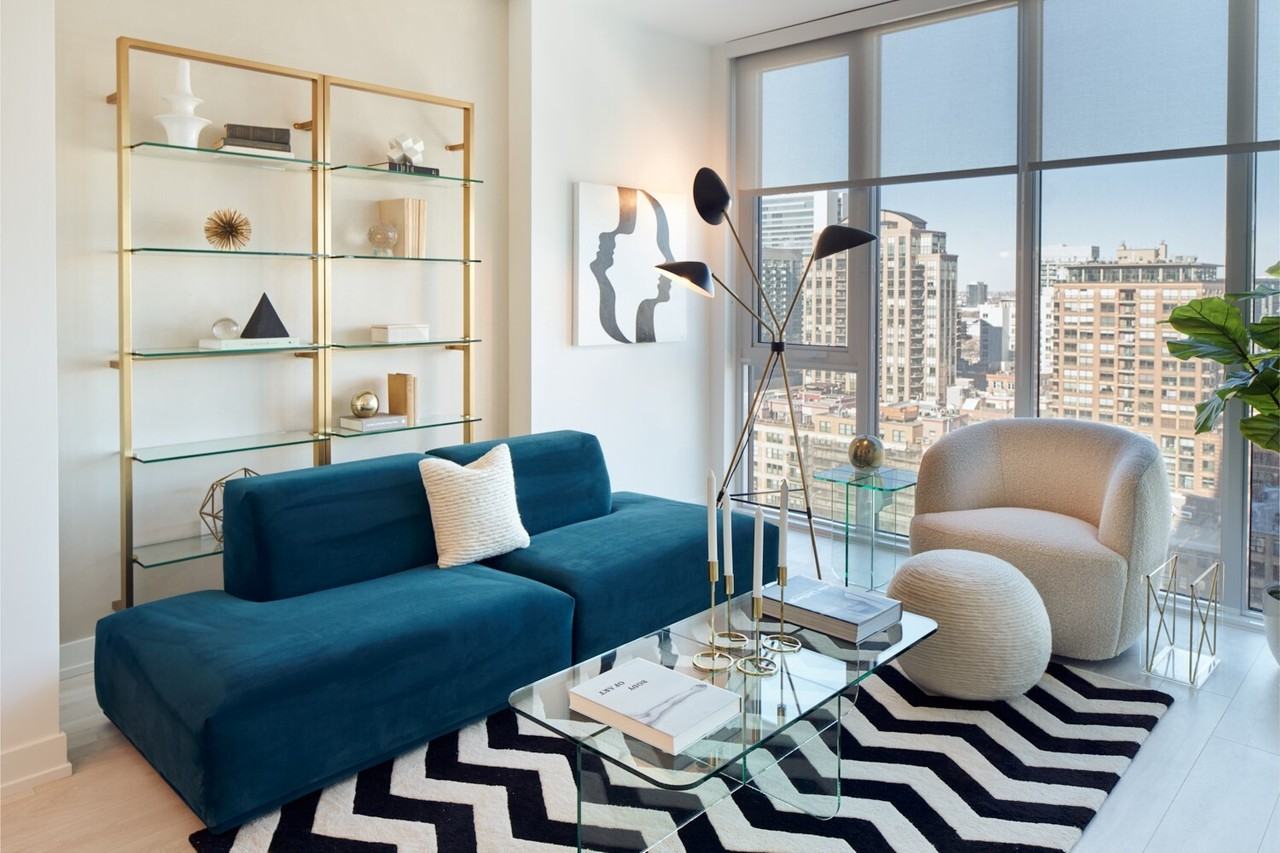 W Grand & Orleans - Photo 4 of 10