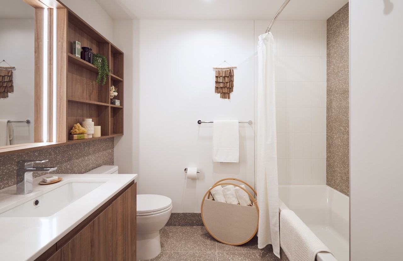 W Grand & Orleans - Photo 6 of 10