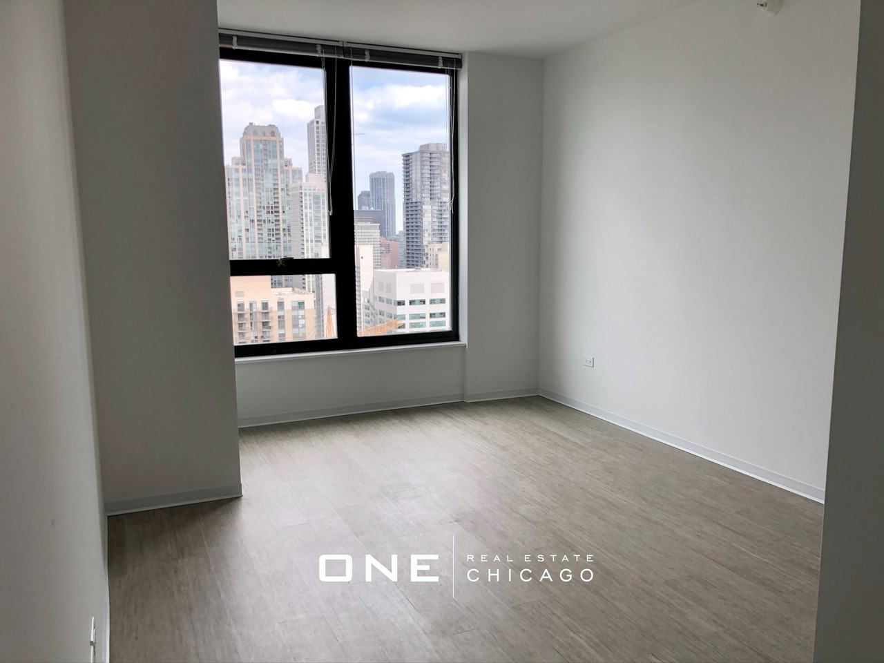 W Superior St #6 - Photo 5 of 23