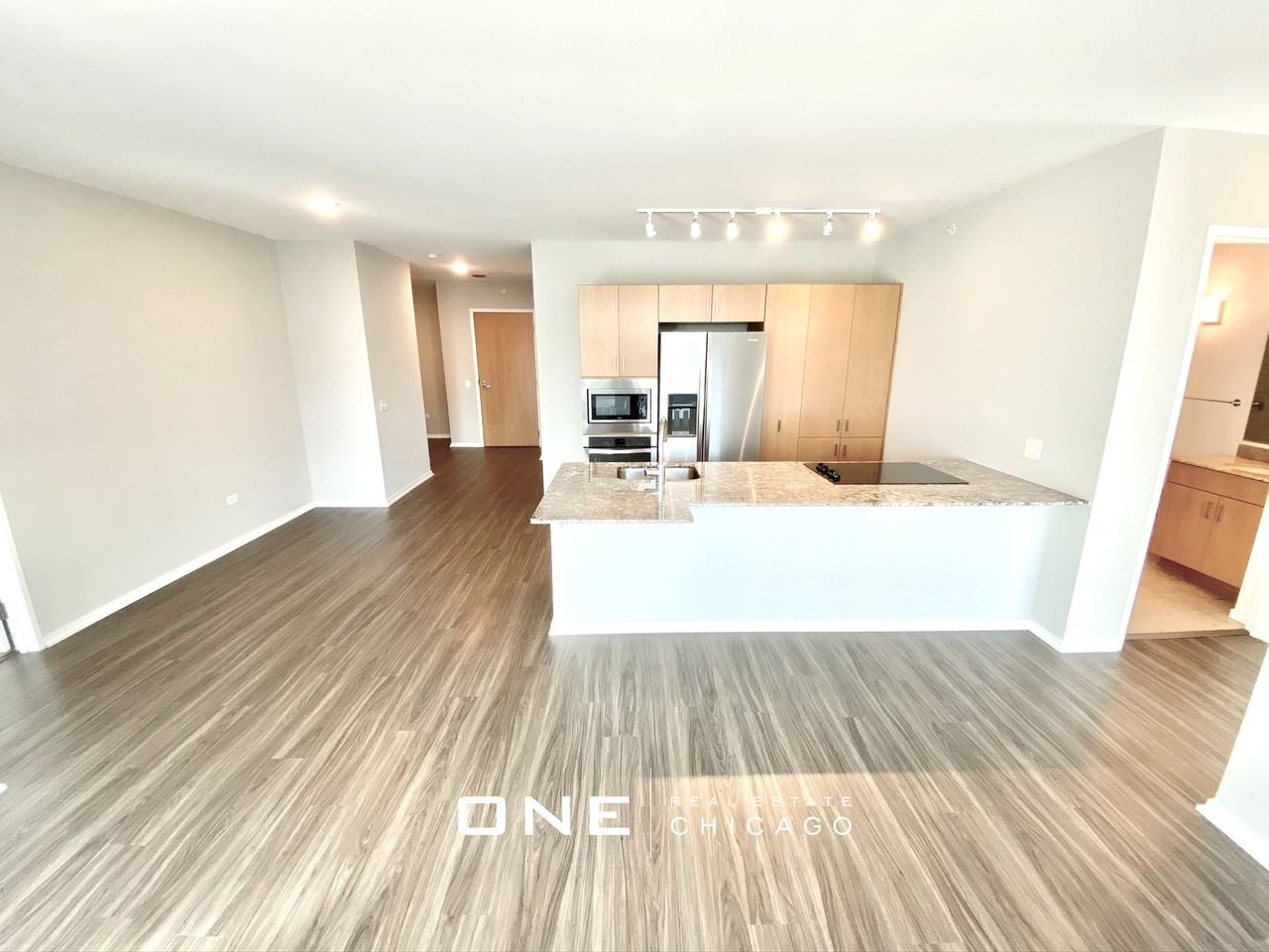 E Illinois St #4 - Photo 3 of 30