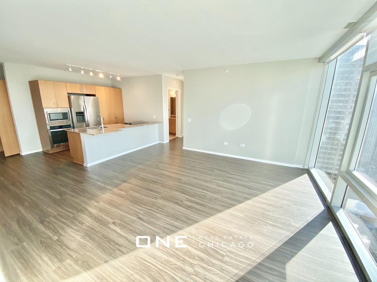 E Illinois St #4 - Photo 5 of 30