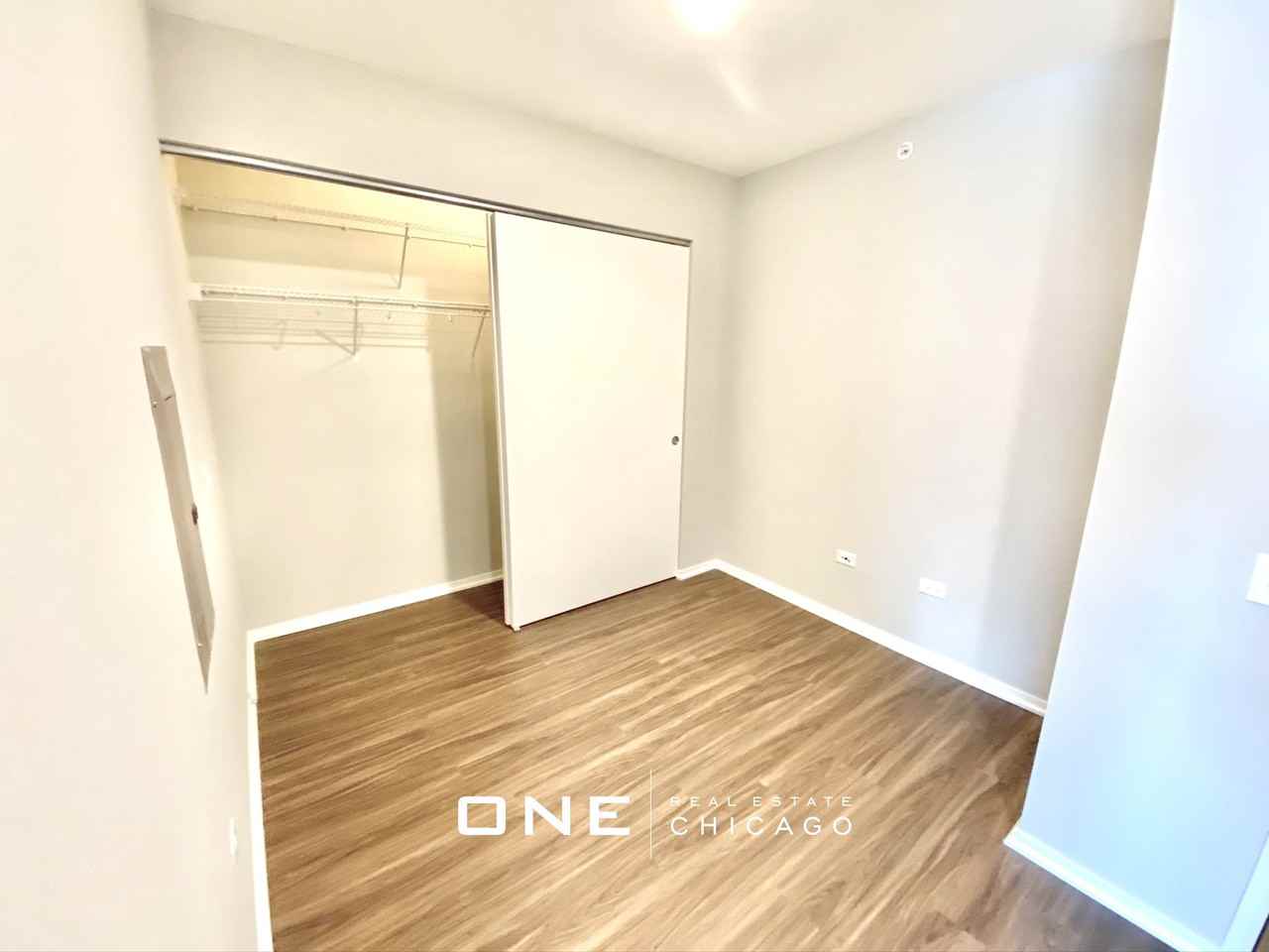 E Illinois St #4 - Photo 6 of 30