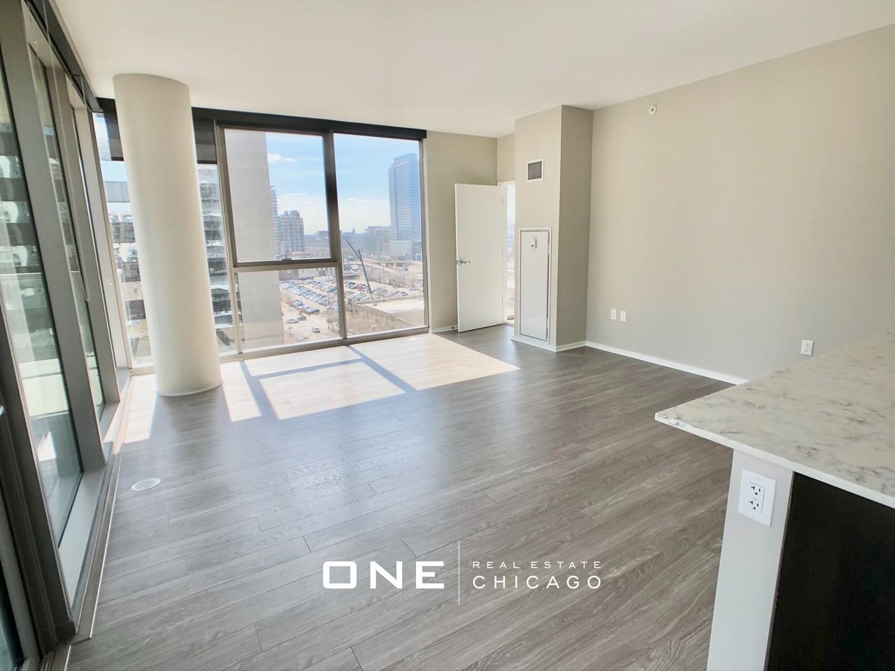 N Desplaines St #4 - Photo 2 of 26