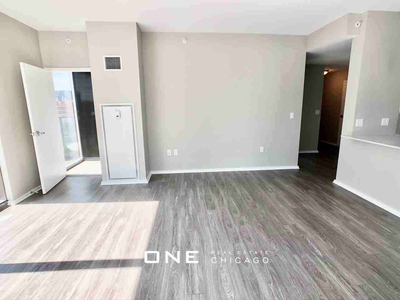 N Desplaines St #4 - Photo 4 of 26