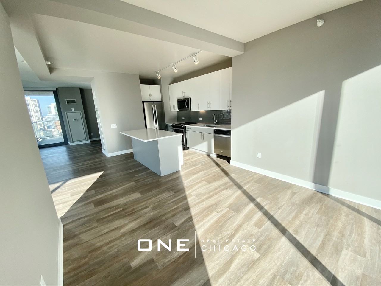 N State St #4 - Photo 4 of 29