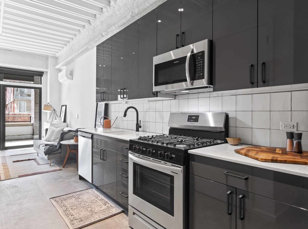 1222 W Jackson Blvd #903 - Photo 2 of 20